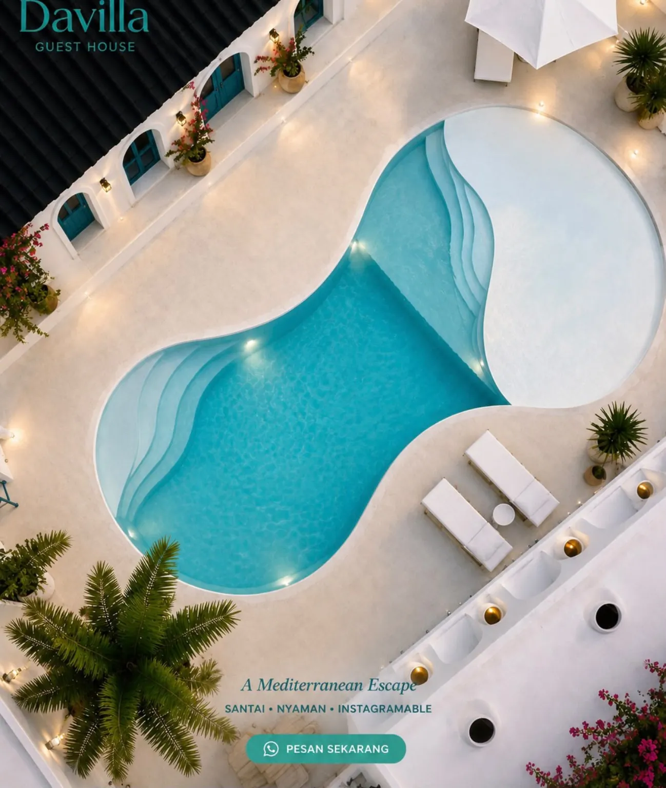 Kolam renang Davilla Guesthouse dilihat dari atas